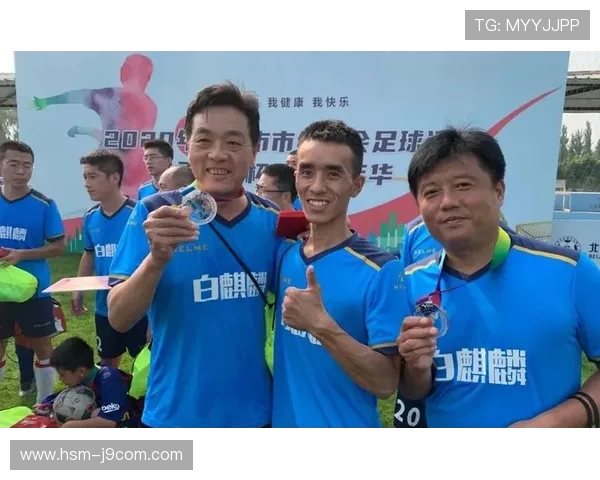 以足球元素创新玩法体验别样刺激节奏快的五子棋对战模式新体验