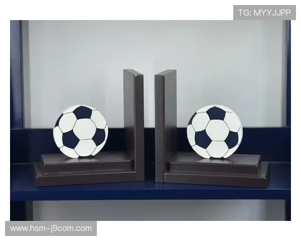 创意足球主题立牌桌面摆件点亮书房办公空间装饰灵感风格设计之选佳品